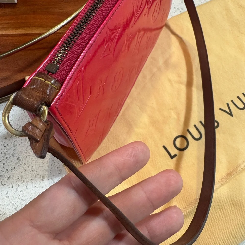 Louis Vuitton Vernis Monogram Pochette Accessoires Pink Bag with COA - Picture 4 of 13
